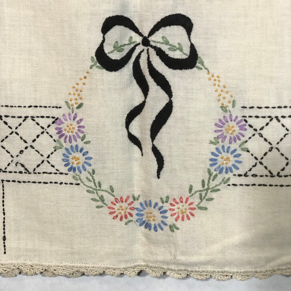 Vintage Small Table Runner Hand Flower Wreath Big Bow Lace Edges 36” x 12” - Picture 2 of 8